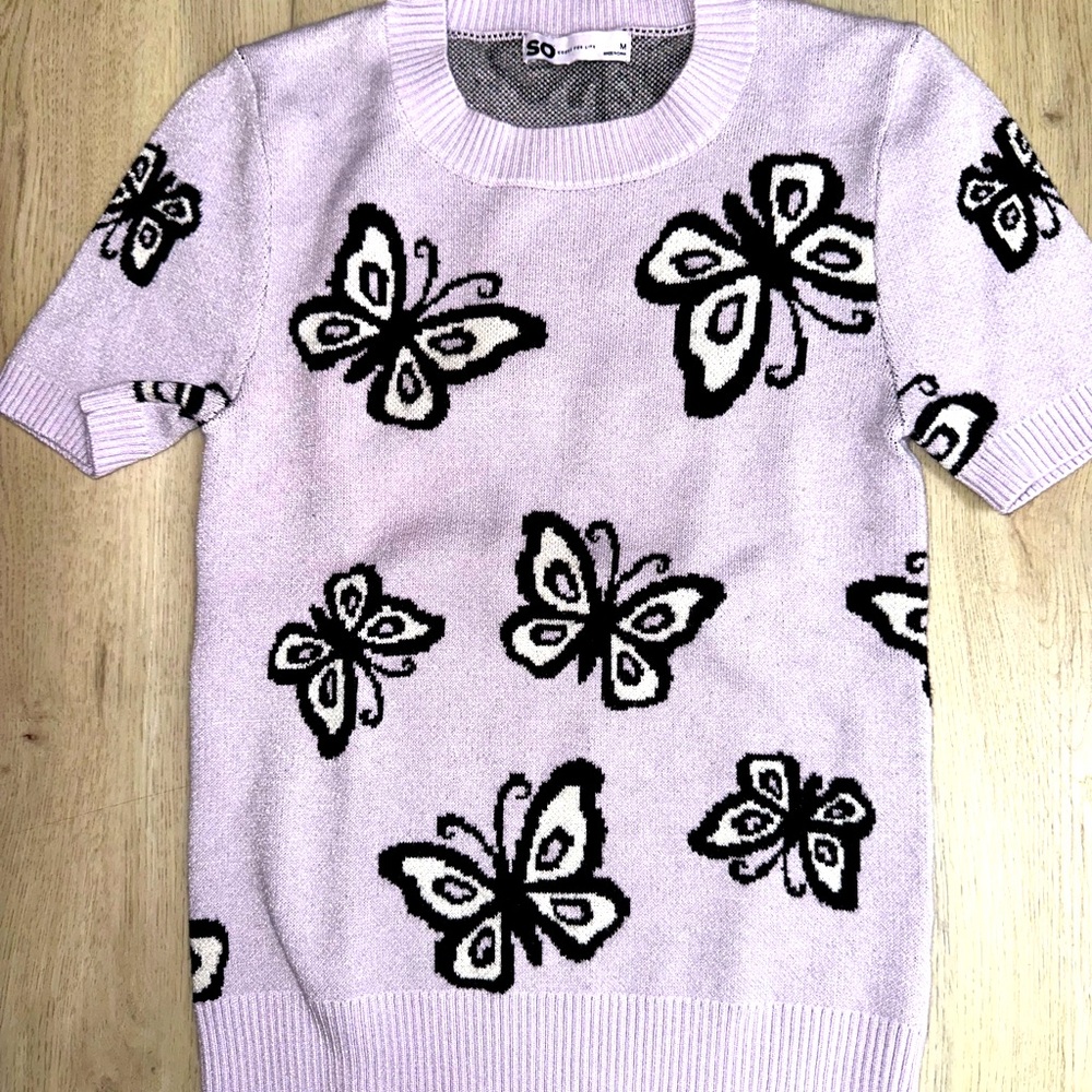 Young Womens top. Size M.